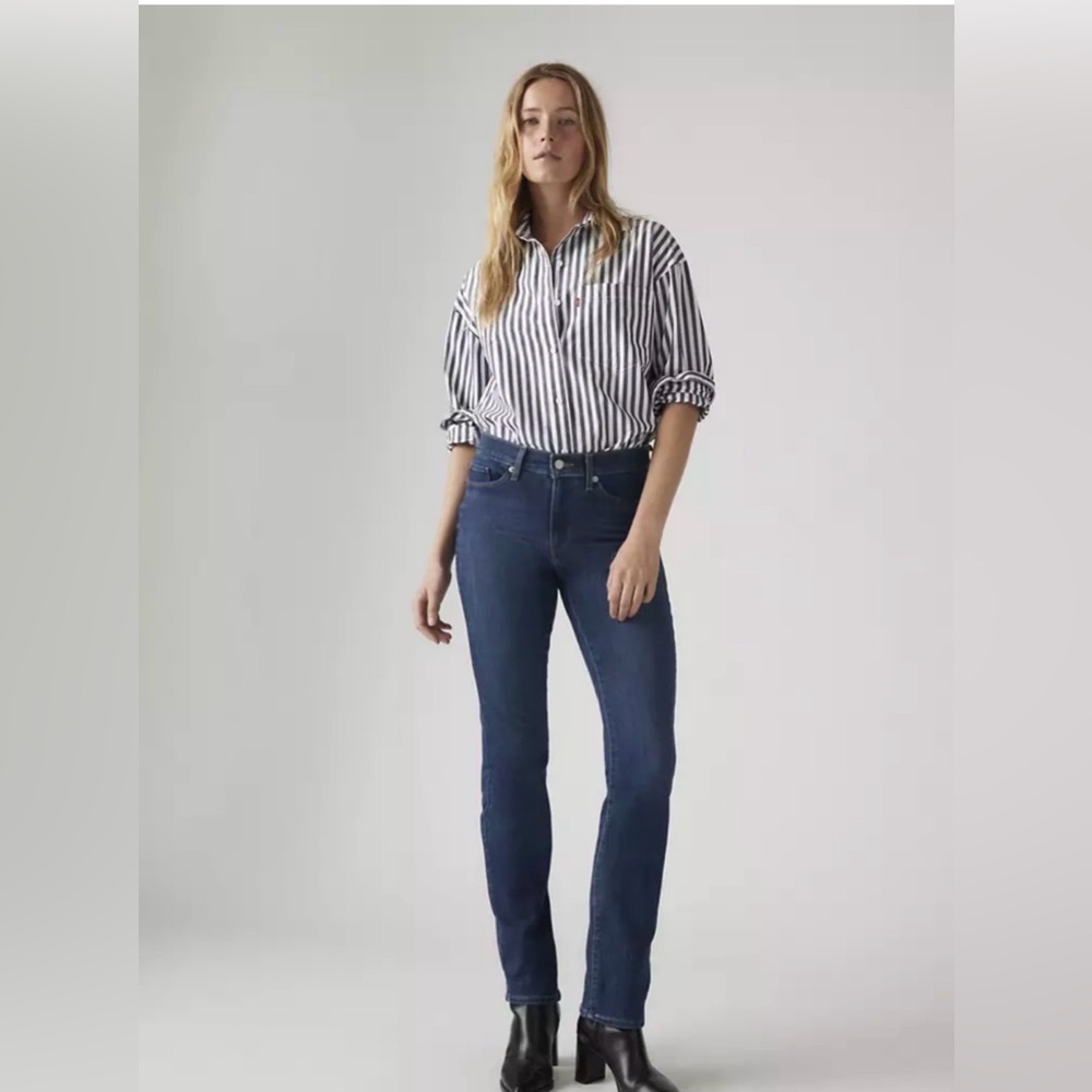 Levi’s Classic Straight Dark Wash Jeans